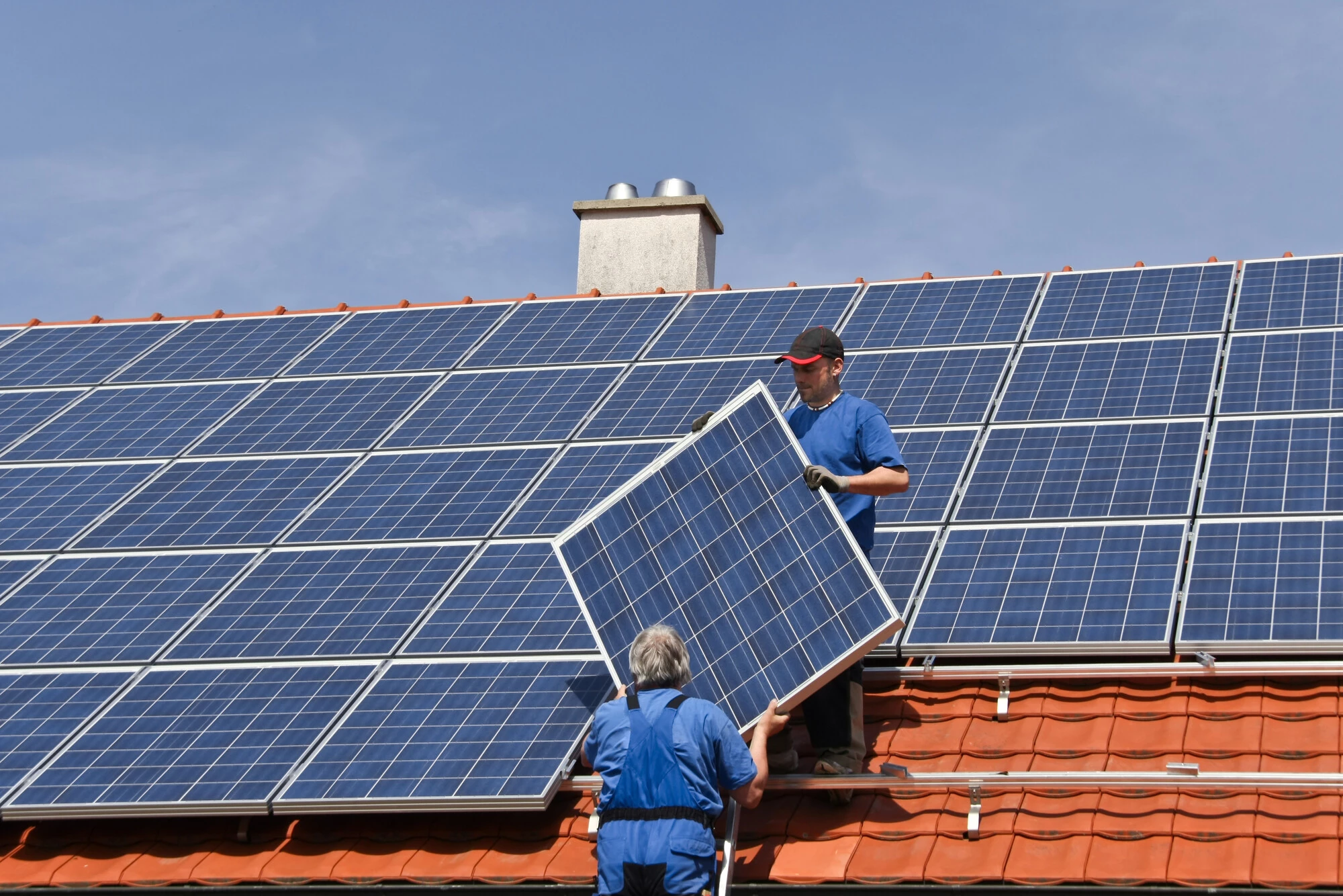 Installazione pannelli fotovoltaici sul tetto